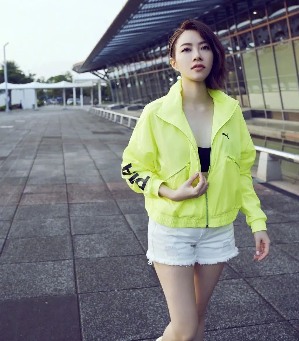 曾被大佬*规则潜**狼狈逃窜，为还巨债去乡下走穴捞金！她自作自受？