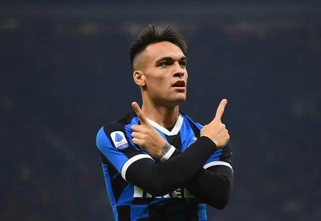 哈兰德莱万中锋,排名第一莱万