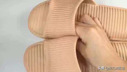 拖鞋也要经常洗,洗拖鞋时撒一把不管多脏