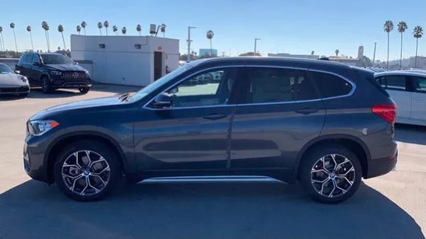 2022款宝马x1三缸油混,宝马x1最新1.5t三缸值得买吗