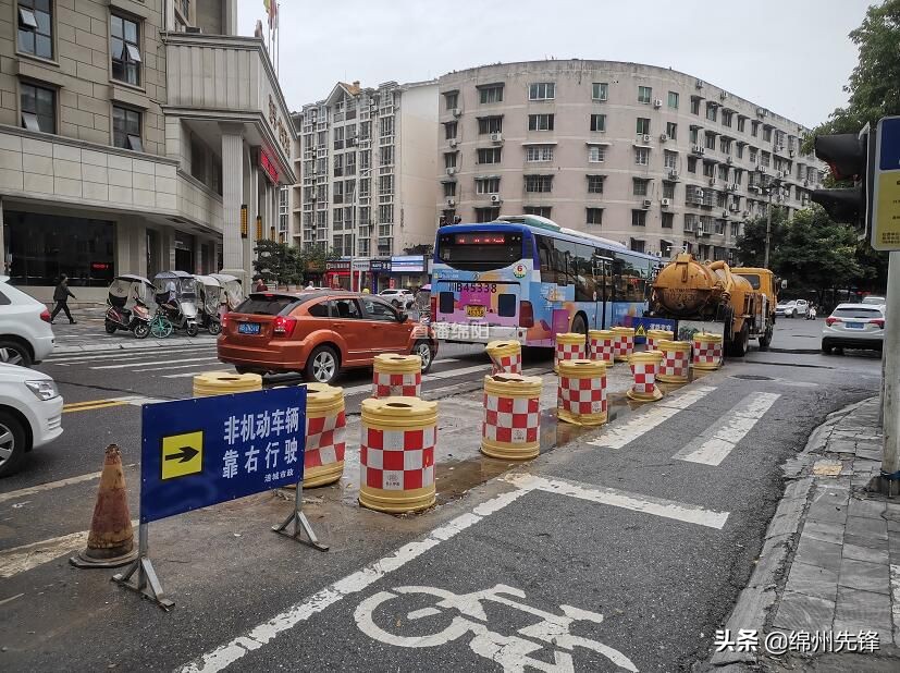 排污管臭气涌出怎么解决,下水道堵塞污水外溢排污