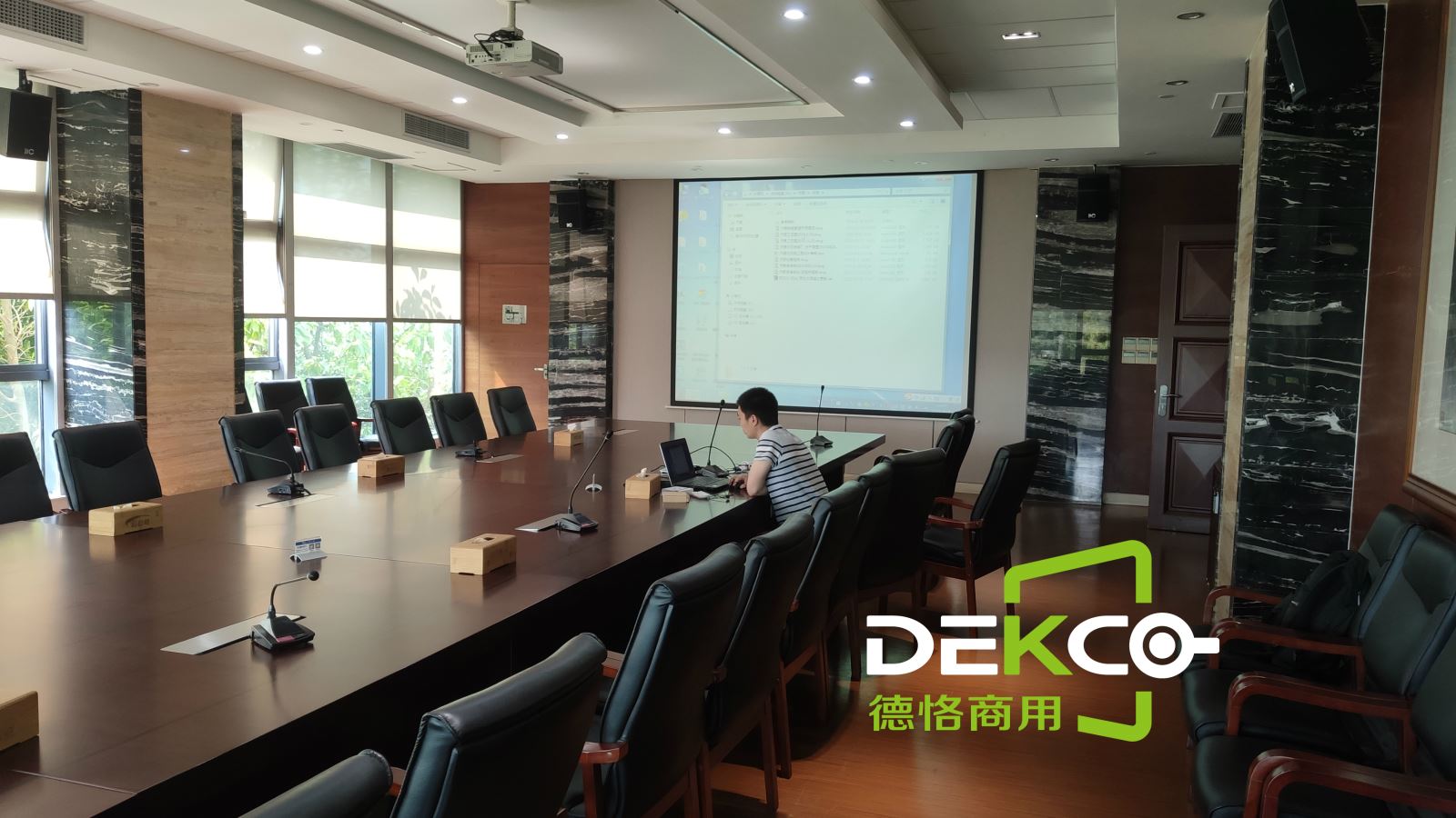 笔记本无线投屏到电视上教程,电脑怎么无线投屏到投影仪上