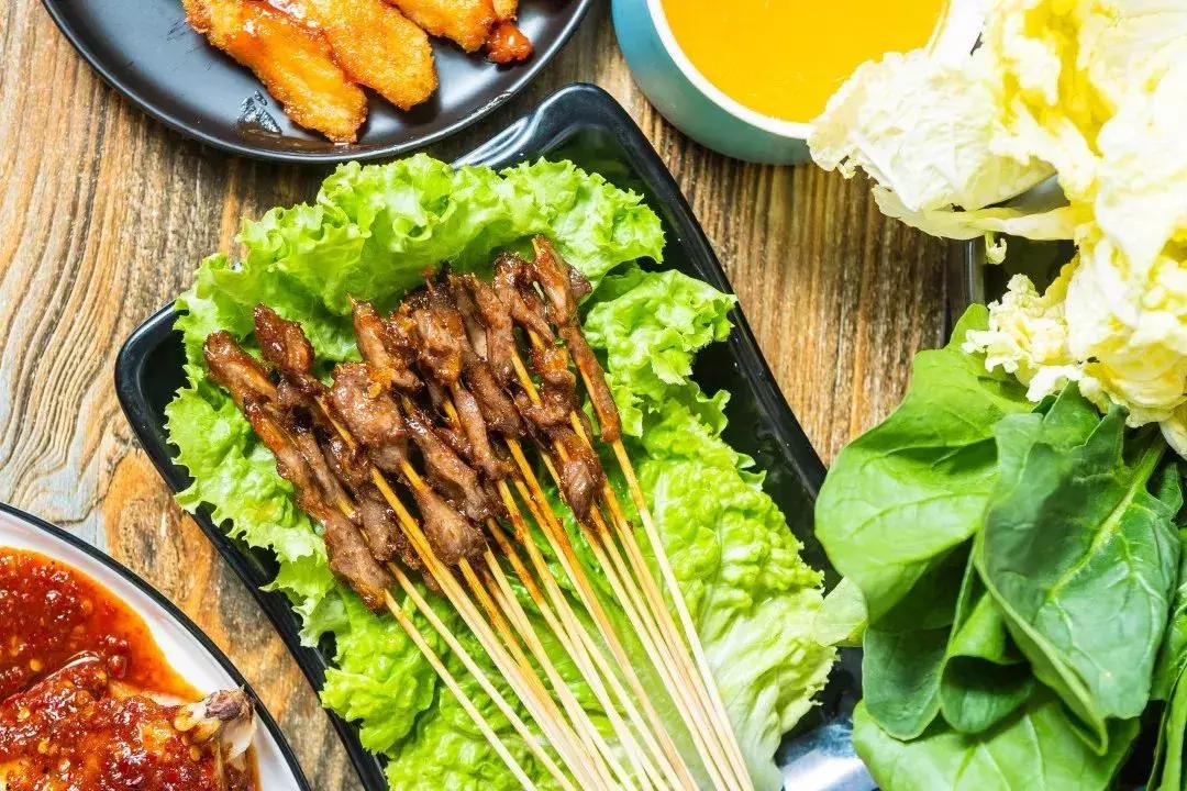 阿姨在路边卖麻辣拌,辽宁大姐秘制麻辣拌