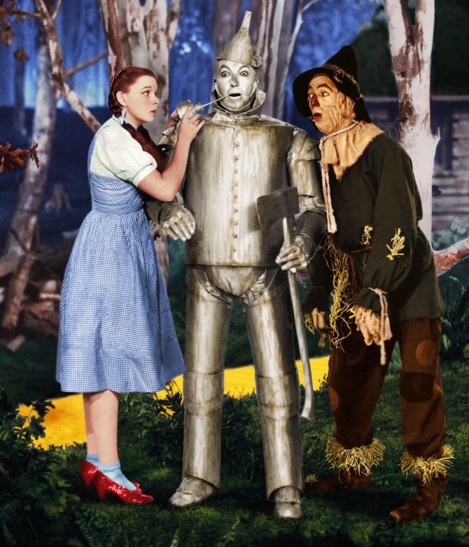 开眼了,乔丹穿过的鞋能卖400万!梦露穿过的裙子更是高达3400万