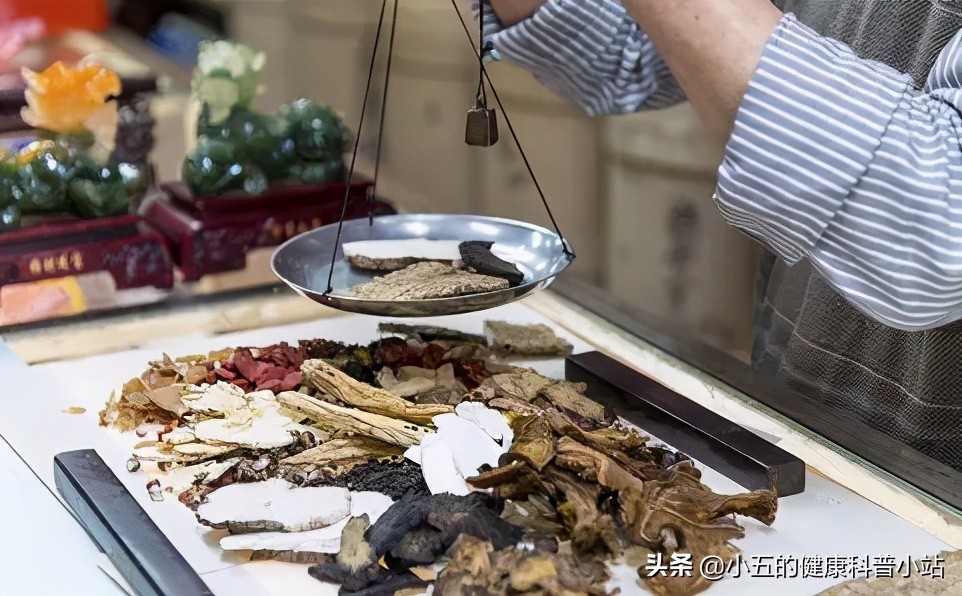 夏季中暑预防与救护措施,夏季中暑急救小诀窍