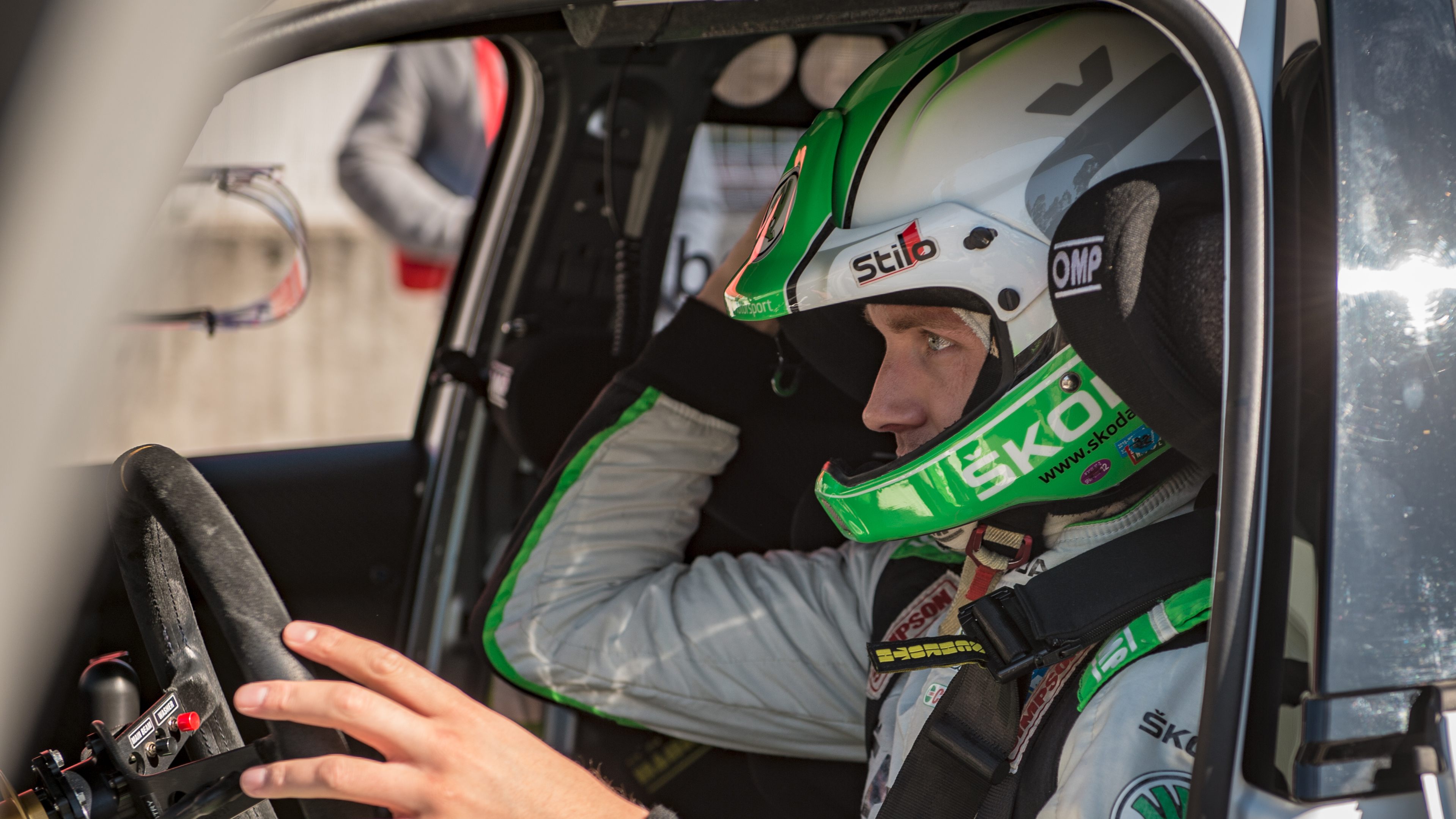 开车穿什么鞋比较舒服,开车穿什么款式的鞋舒适