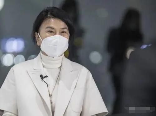 董明珠为什么只给儿子开十万的车,身家百亿的董明珠