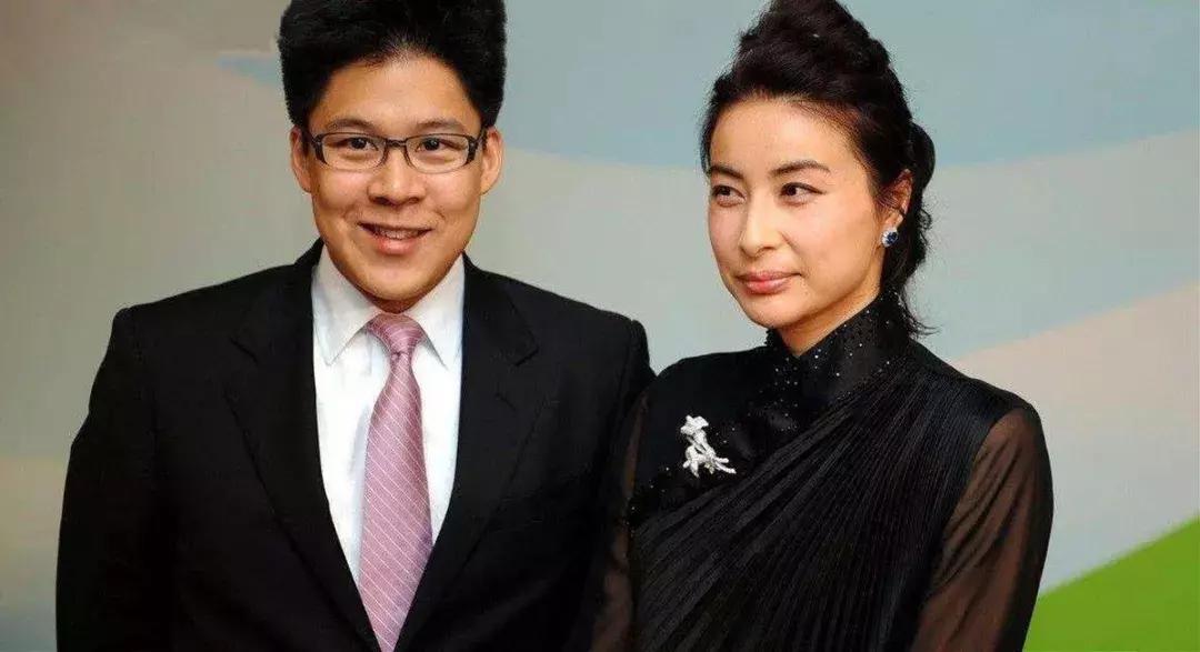 “豪门媳妇”郭晶晶：霍启刚视她如宝，婆婆朱玲玲赠30万名表宠她