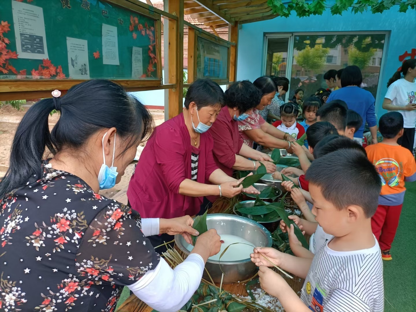 滦平县中兴路街道各社区开展丰富多彩的端午主题活动