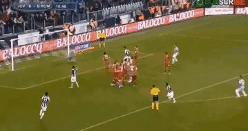 精准长传和低空传球,皮尔洛销魂长传