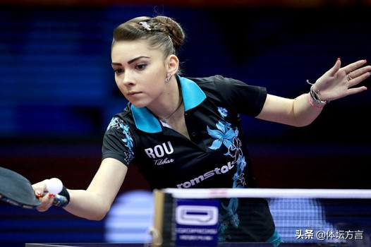 她22岁称霸欧洲乒坛，身材傲人穿吊带装打球，比赛里还尖叫掀短裤