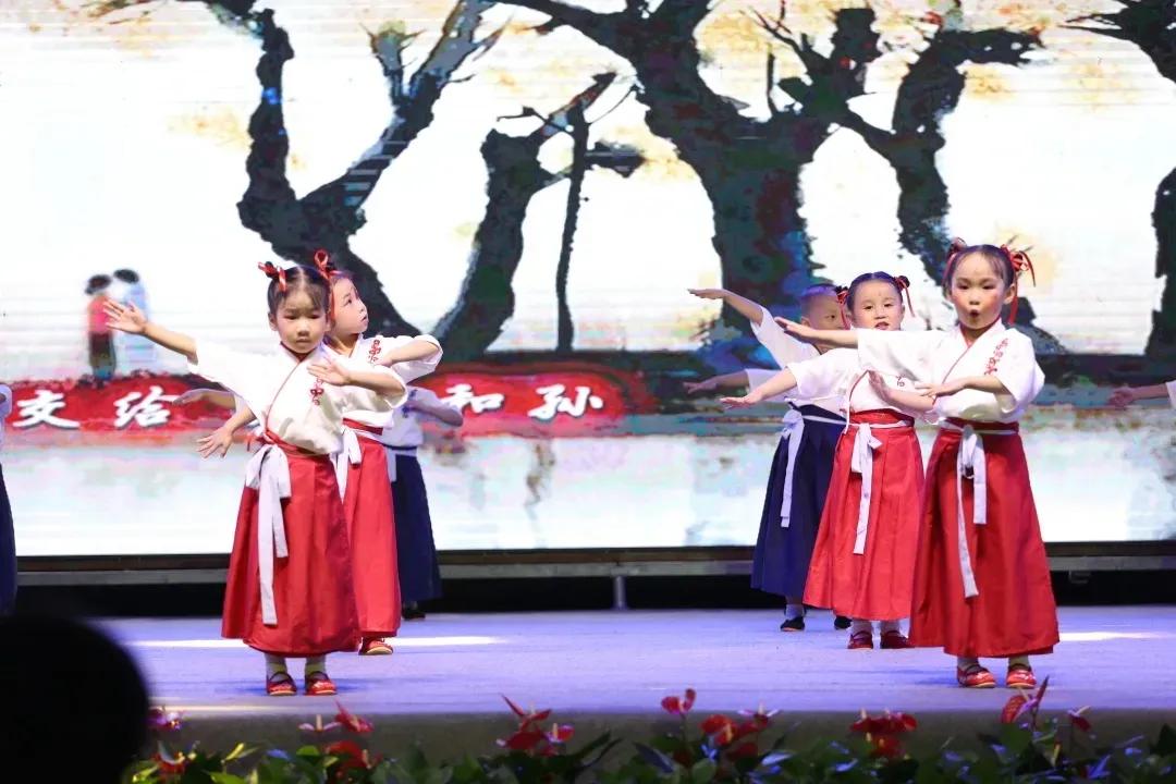 剑阁县鼓楼幼儿园庆祝中国*产党共**成立100周年暨毕业典礼文艺汇演