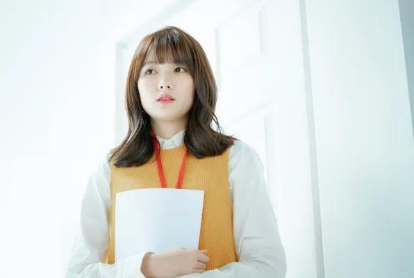 “别看了，你买不起”丨我在奢侈品店，看到了人间真实