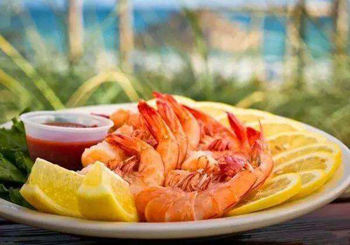 虾和维c一起吃会有什么症状,维c银翘片和虾同食了该怎么办