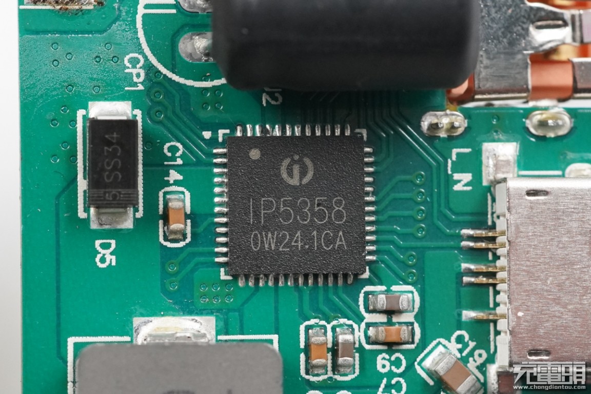 羽博充移动电源拆解,羽博20w快充头拆解