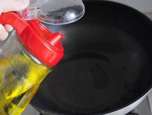 煎鱼粘锅的锅怎么样才能不粘锅,不粘锅煎鱼粘锅是什么原因