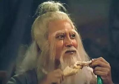 农村偷鸡摸狗被抓到,农村监控下偷鸡一幕真实视频