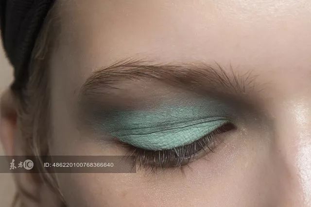 EIGSHOW丨鞠婧祎、李艺彤的仙女春夏妆容能让你美出新高度！