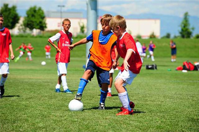 5岁可以练颠球吗,5岁天才踢球