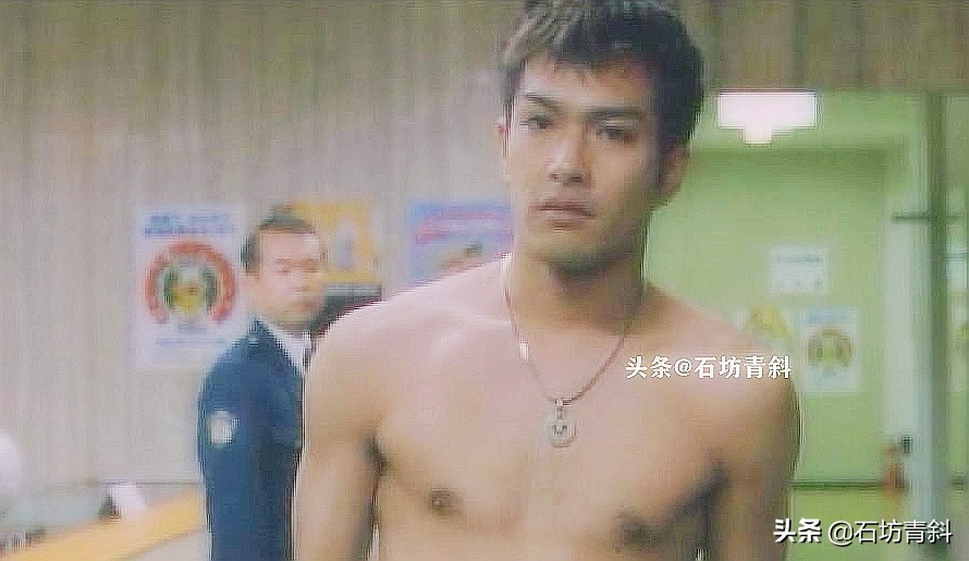 《皆月》暗潮汹涌的“深柜”在不安认“同”中前行的*欲情**