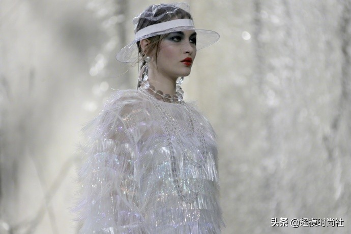 香奈儿老佛爷穿搭,盘点香奈儿老佛爷设计的包款