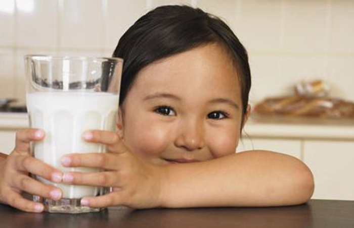 13岁女生身高发育迟缓怎么办,14岁女孩身高停止生长怎么办