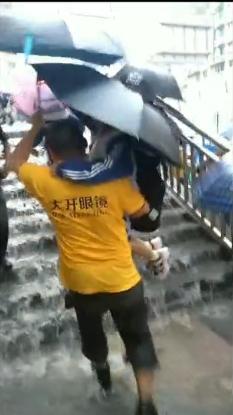 免费吃饺子馆这张告示火了,陕西西安饺子馆老板贴出暖心告示