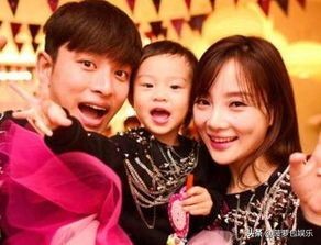 李小璐又作妖，和小鲜肉看电影恋情曝光，Ty：我头发是蓝色的