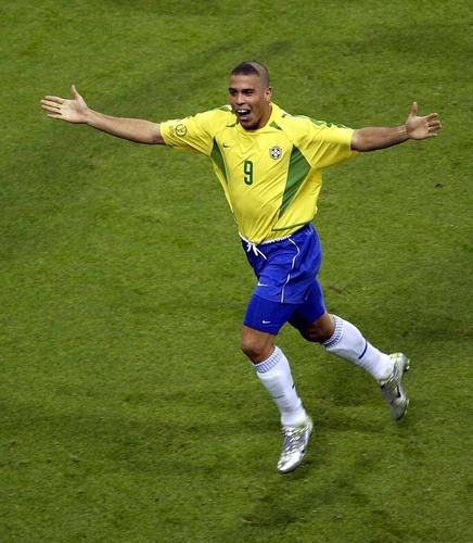 罗纳尔多是梅西和c罗的结合,罗纳尔多谈梅西和c罗