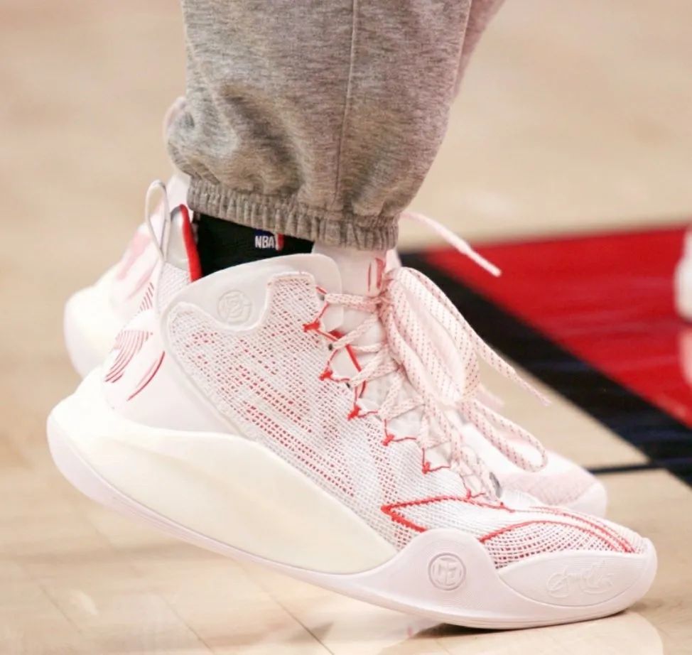 CJ1代终于要来了，新款板鞋时尚度满分，李宁这波新品太诱人