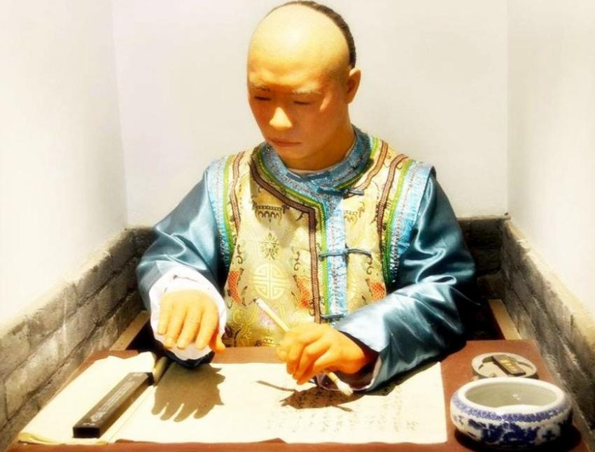 朝臣与家人打麻将,竟发现少了一张牌,第二天这张牌竟在皇帝手中