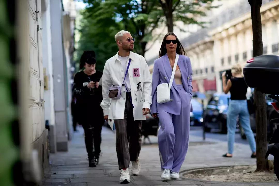 穿上西装我就必须彬彬有礼,像大人一样穿上一身帅气西装