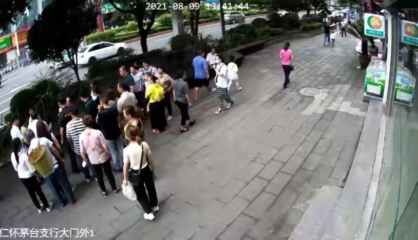 男童喉咙卡异物邻居施救,孩子遭异物卡喉医生15秒救回