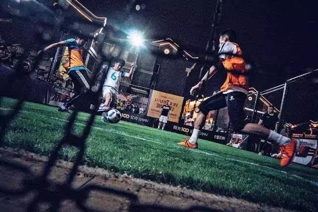 小场地足球教学,足球怎么踢才又高又远教程