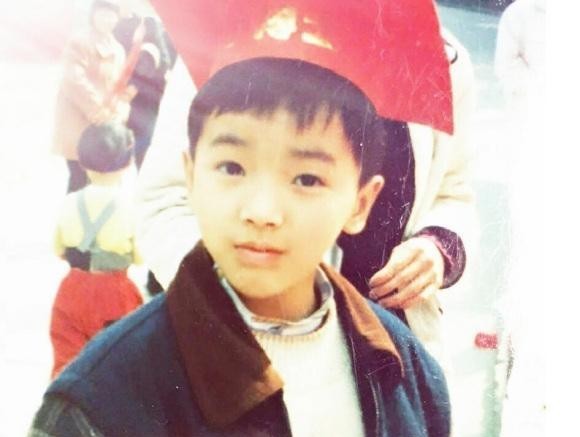 “单纯”人设翻车？华晨宇被曝整容植发，未来口碑又该何去何从？