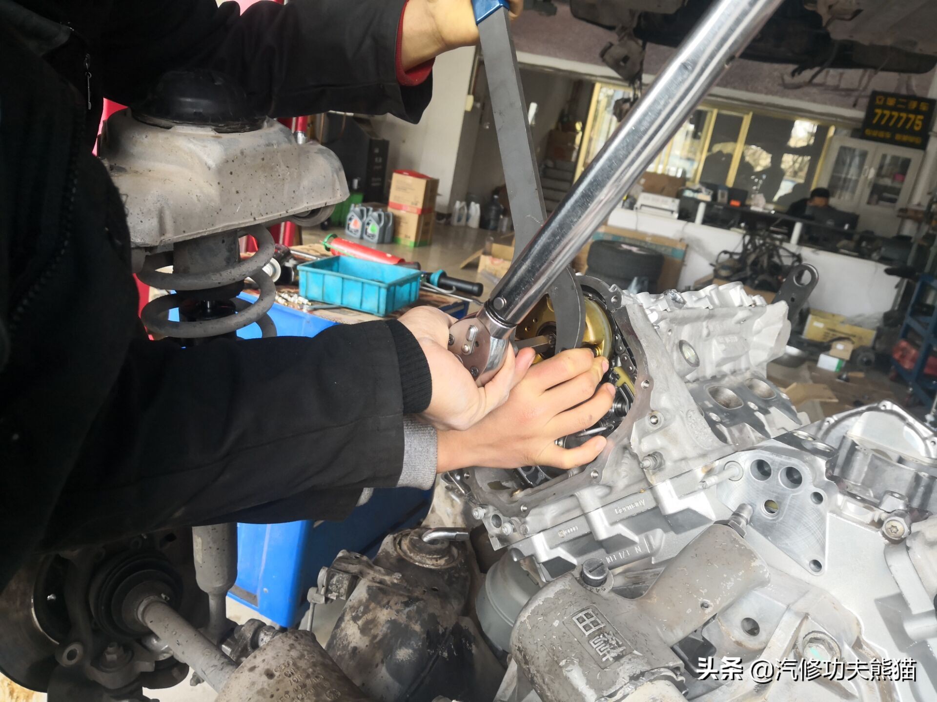 16款奥迪a6l2.5自吸发动机漏油,奥迪a6l2.4免拆烧机油处理靠谱吗