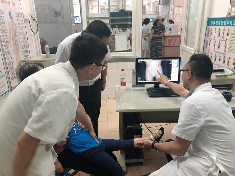 小孩髋关节脱臼复位手法视频,宝宝髋关节脱位可以正骨复位吗