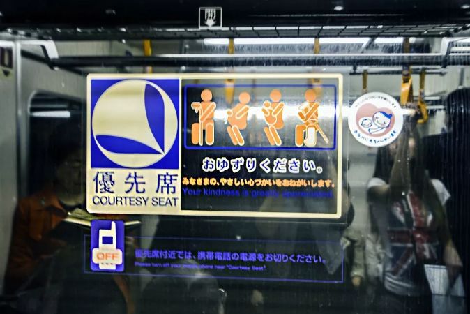 异国交通规则有哪些,国外红灯没有车辆可以过吗