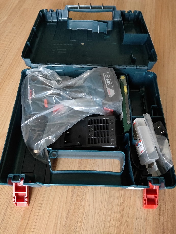 博世无线锂电钻，小小一钻在手，解决多种需求