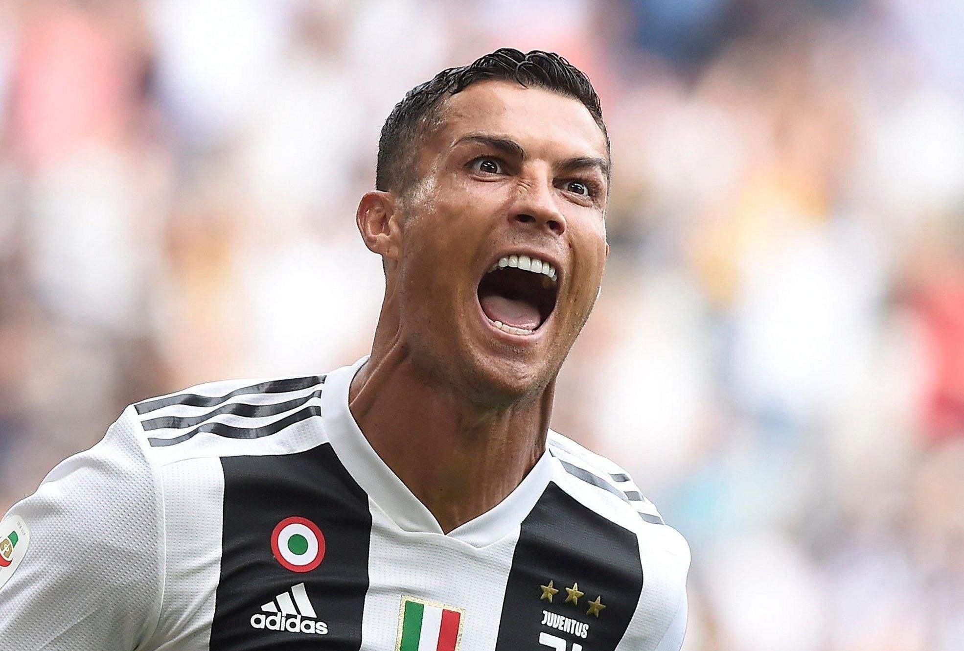 三人相撞，C罗不惧受伤，这样一个“硬汉”C罗，依然让人又爱又恨