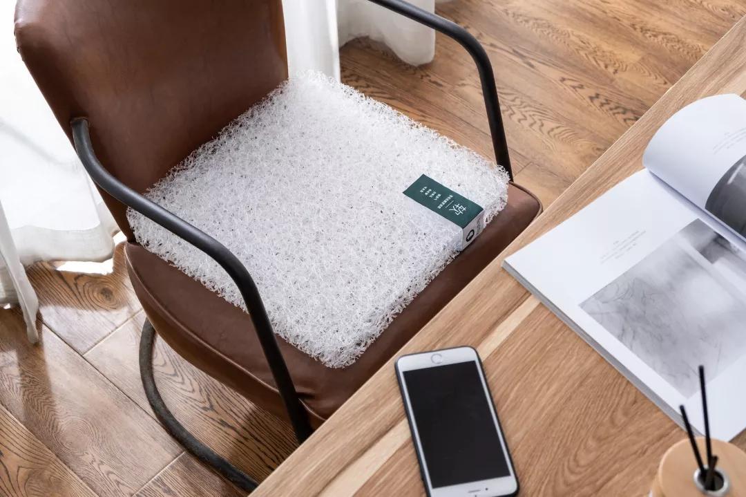 日本发明变态坐垫！让屁股坐在“空气”上，透气、8小时坐不累