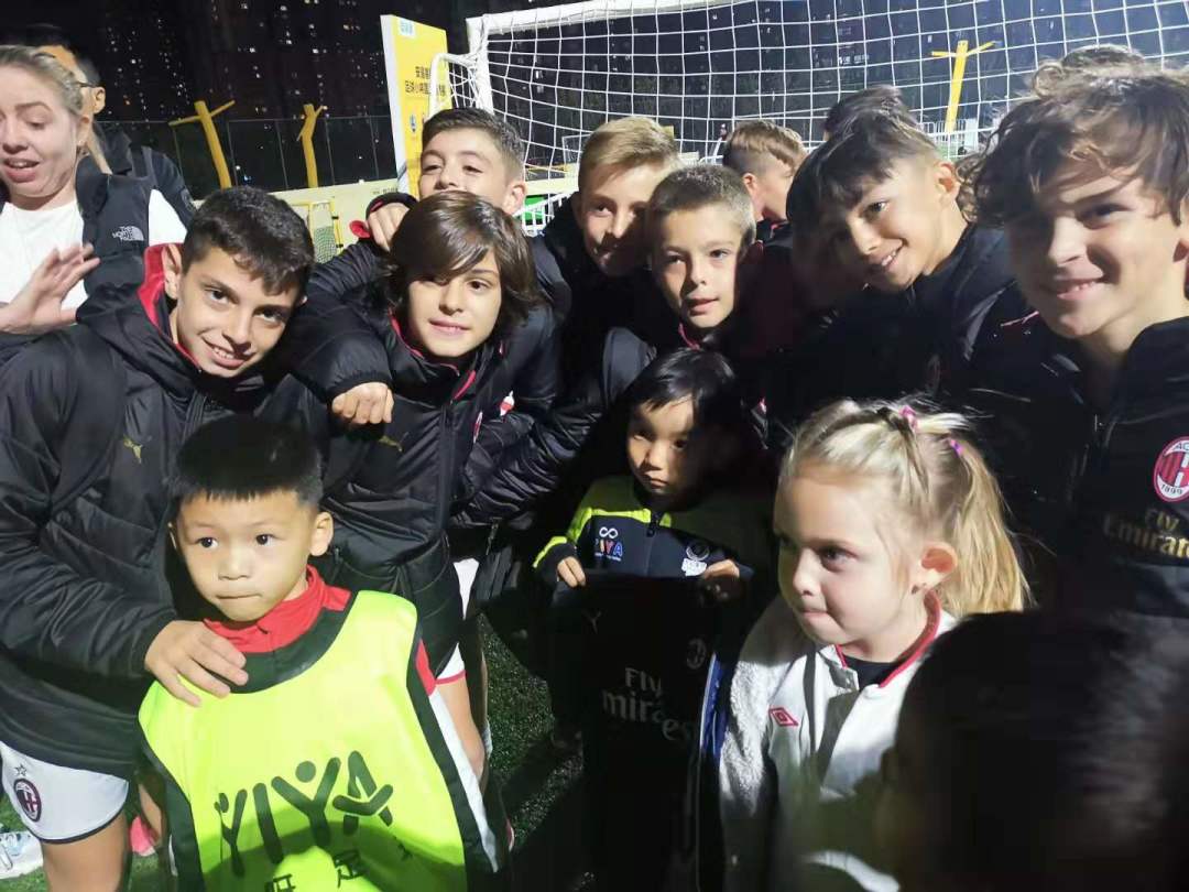 沉浸式足球训练英格兰,足球教练沉浸式教小学生