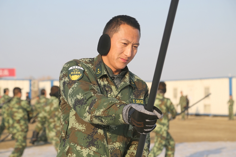 扎根岗位，青春无悔---记西北油田治安消防中心特勤三队班长张弛