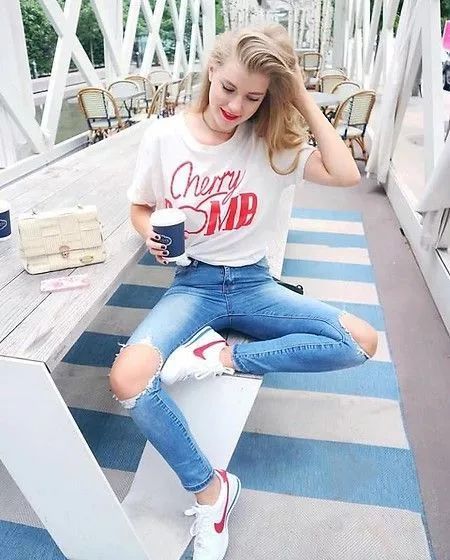 人生处处是陷阱万分小心,人生处处有坑我们要擦亮双眼