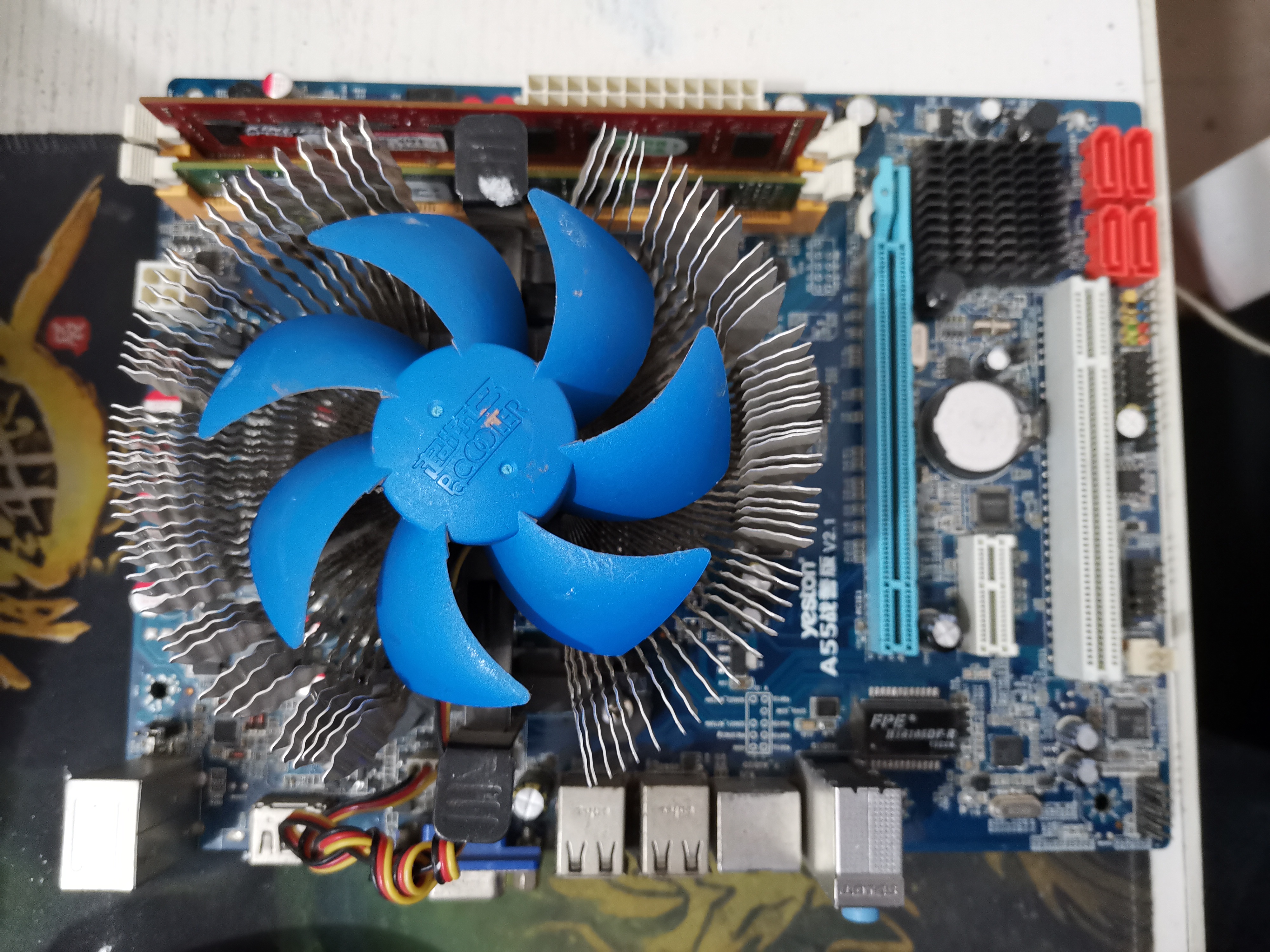 500元主机大战lol,在家无聊打架