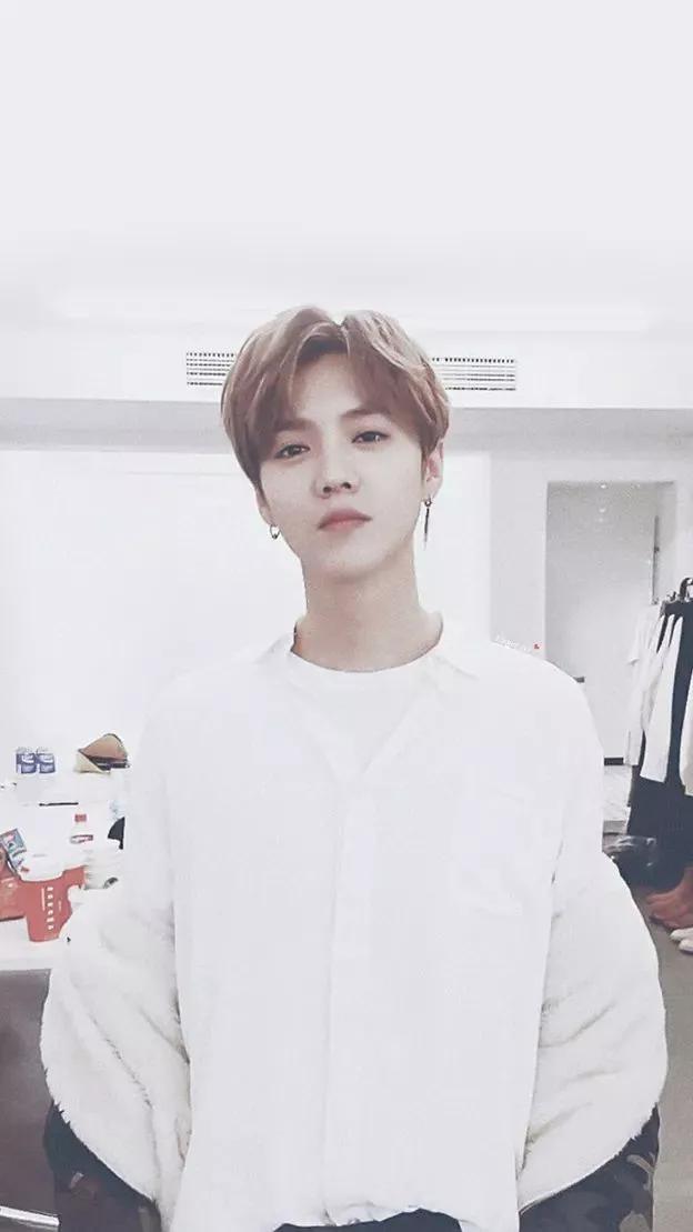 鹿晗壁纸无水印,鹿晗背影壁纸最新