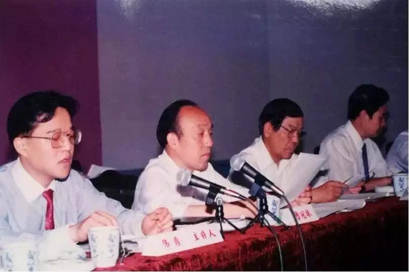 从中国首富到中国首善,鲁冠球儿子掌舵,女儿女婿齐上位协作接班