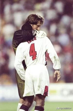 贝克汉姆欧文劳尔,贝克汉姆巴蒂欧文哭泣