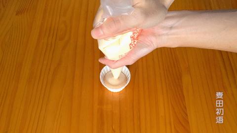 纸杯戚风蛋糕不塌不回缩的诀窍,用纸杯做戚风蛋糕湿乎乎的