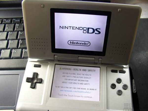 任天堂3ds更新完崩溃了开不了机,任天堂为什么停产3ds